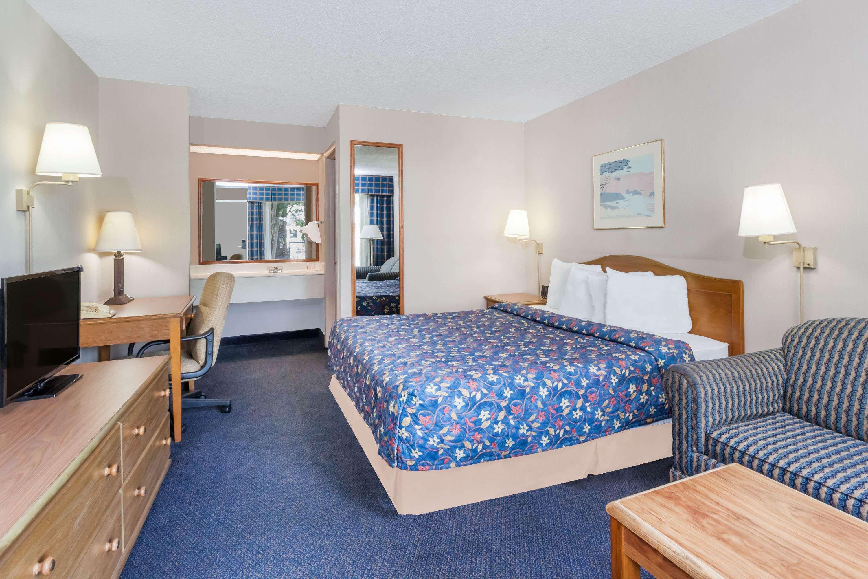 Days Inn By Wyndham Seguin Tx Exterior photo